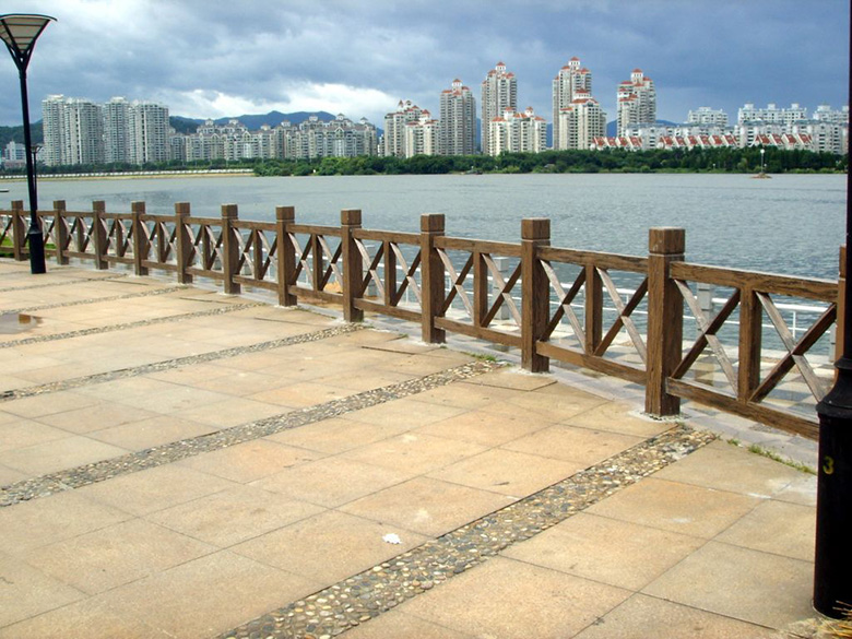 生態(tài)藝術(shù)水泥仿木護欄